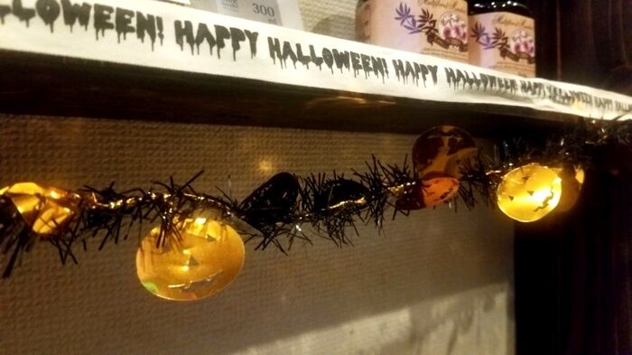 北口店ハロウィン飾り2.jpg